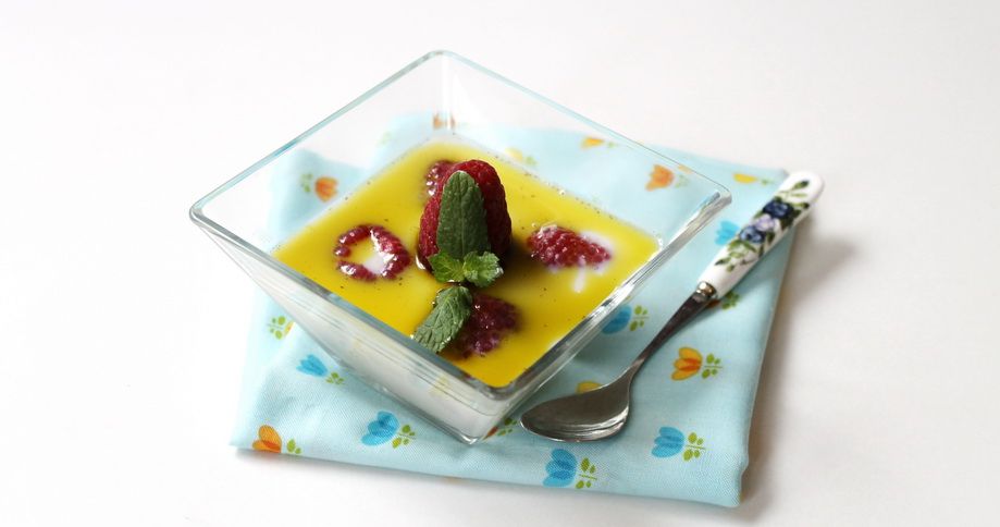 Panna Cotta mit Himbeeren und Pistazienöl - cs