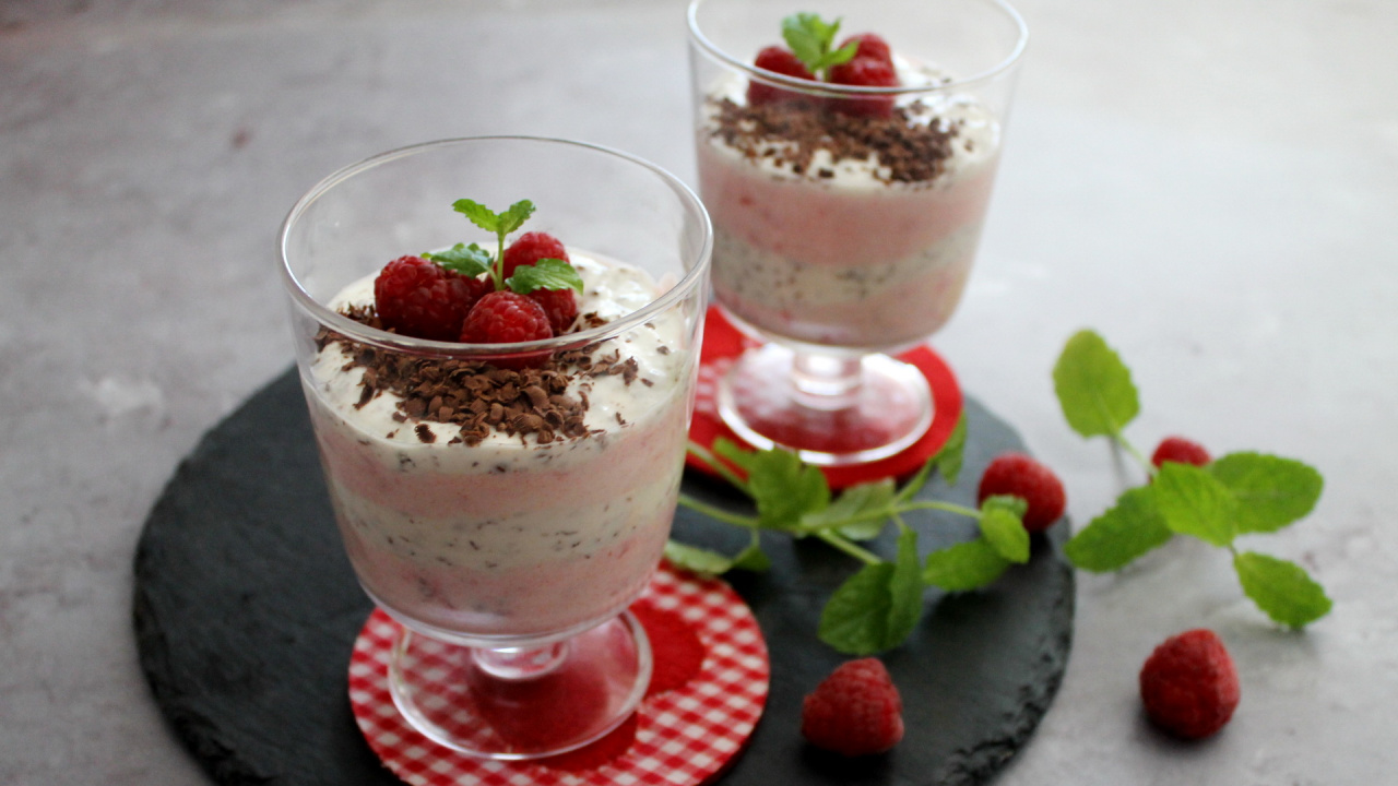 Dessertcreme mit Himbeeren und Schokolade - cs