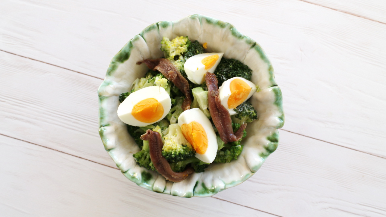 Brokkolisalat mit Joghurt - cs