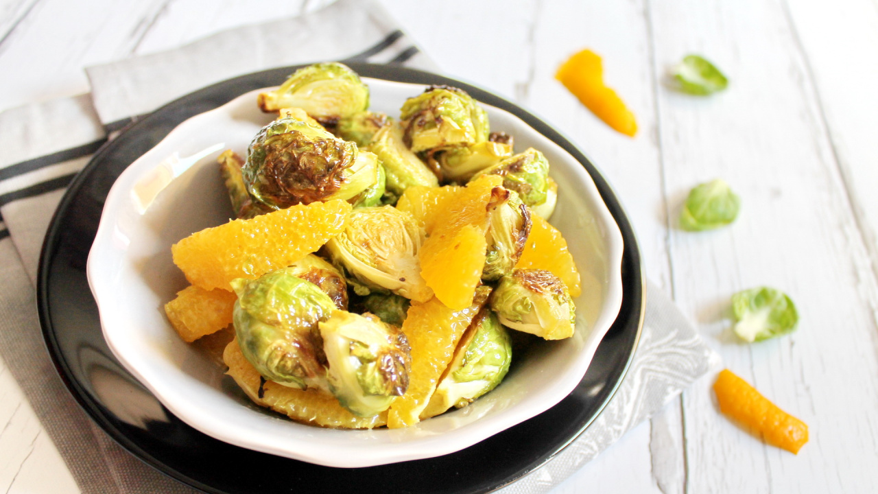 Salat von gebackenem Rosenkohl mit Orangen - cs