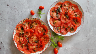 Tomaten-Carpaccio mit Kräutern - cs