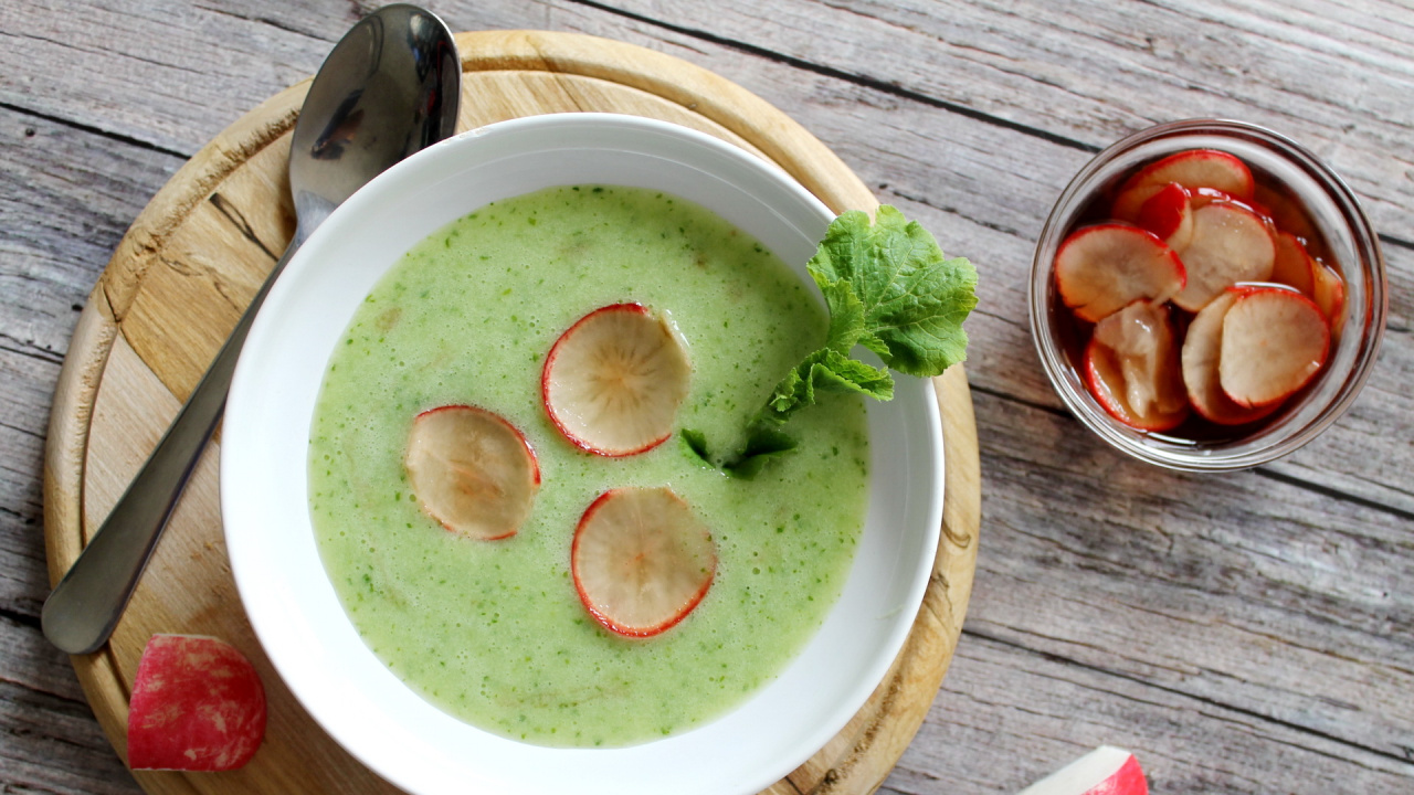 Frühkartoffel-Cremesuppe mit eingelegten Radieschen - cs