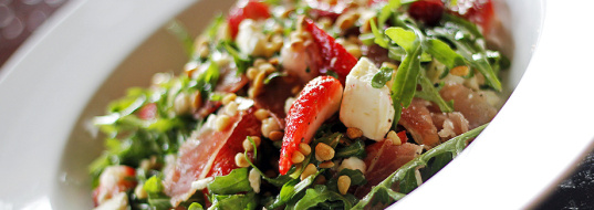 Erdbeer-Rucola-Salat mit Schinken - cs