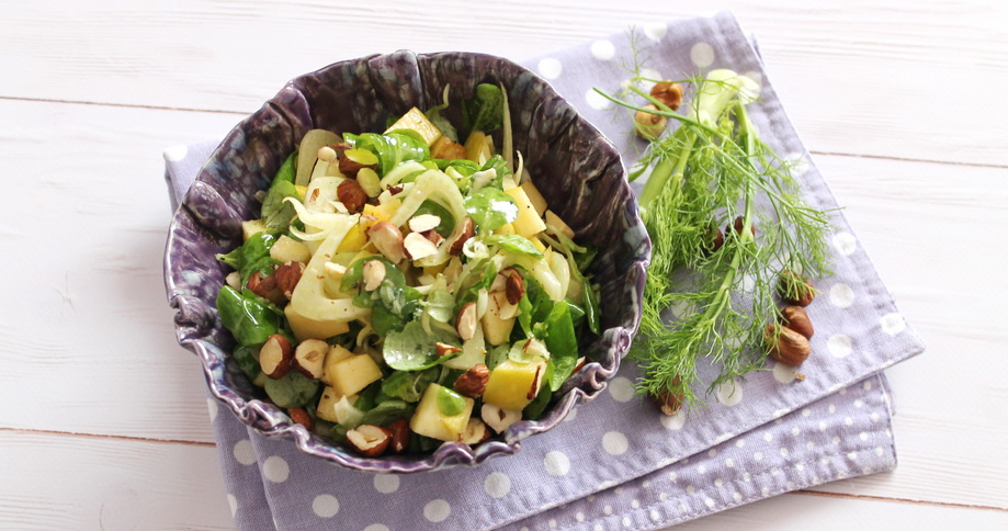 Fenchelsalat mit Äpfeln und Haselnussöl-Dressing - cs