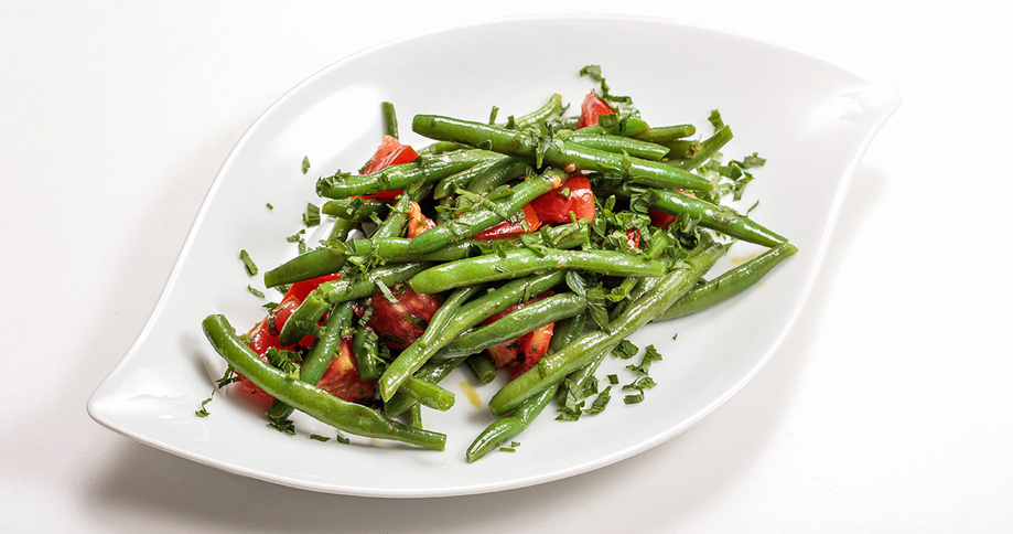 Salat von grünen Bohnen mit Pödör Bio Mariendistelöl, Pödör Steirisches Kürbiskernöl und Pödör Apfelbalsamico - cs