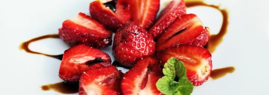 Erdbeeren mit Apfelbalsamico Crema - cs