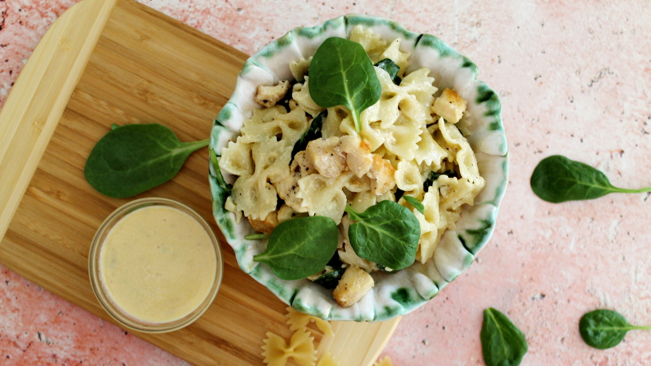 Nudelsalat mit Hühnchen und Mayonnaise - cs