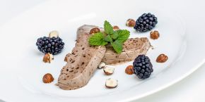 Parfait mit Pödör Haselnussöl und Birnenbalsamico - cs