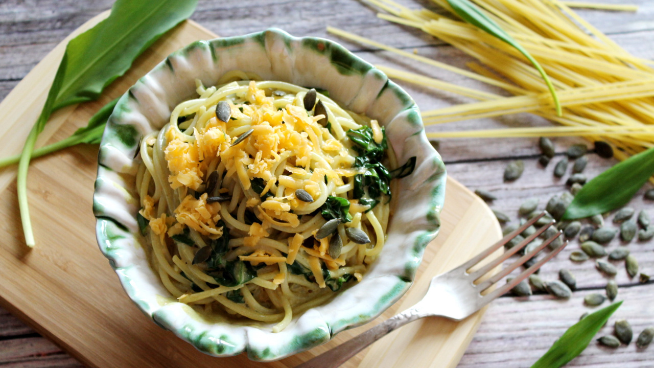 Spaghetti mit Bärlauch und Käse - cs