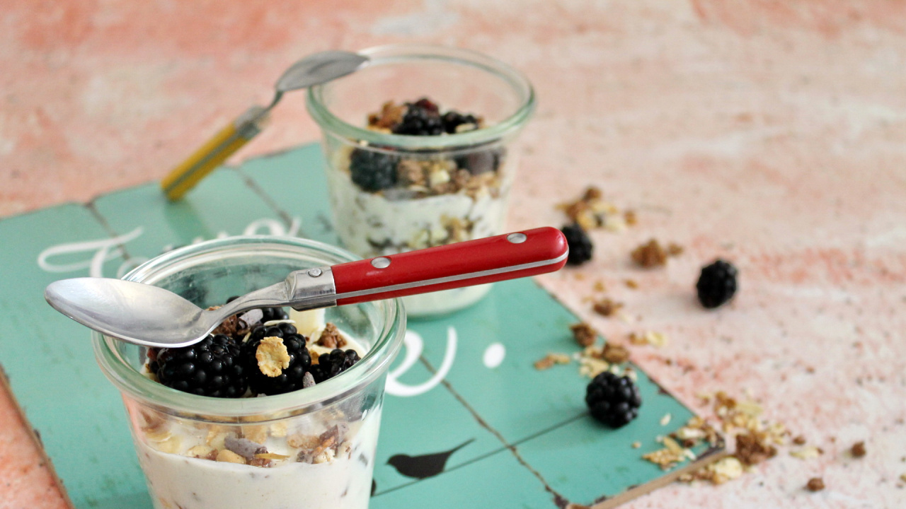 Dessertcreme mit Brombeeren und Joghurt - cs