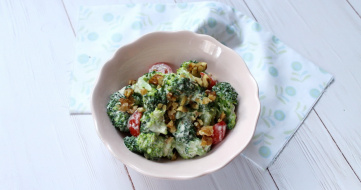 Brokkoli-Salat mit Gorgonzola und Walnussöl - cs