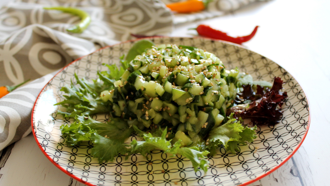 Gurkensalat mit Sesam und Honig - cs