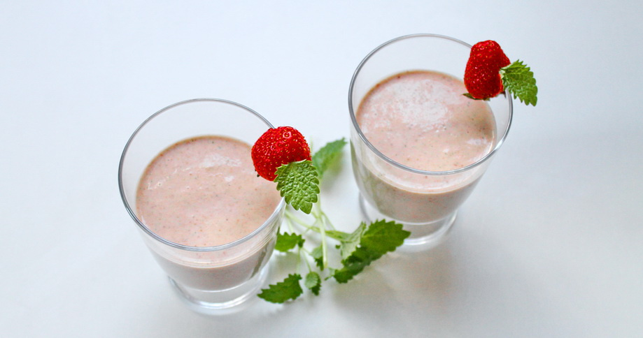 Omega-3 Erdbeershake mit Erdmandelmehl - cs