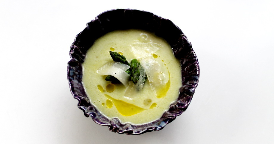 Spargelcremesuppe mit Weißwein und Leindotteröl - cs