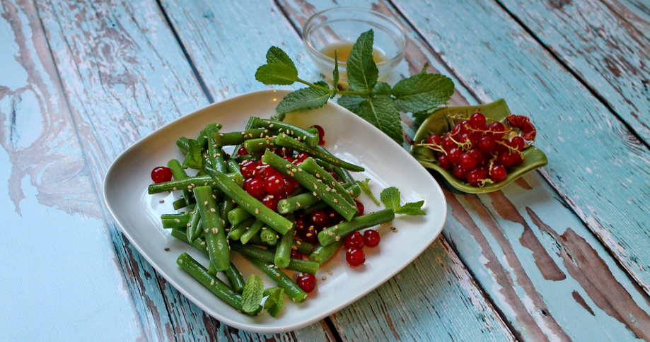 Salat von grünen Bohnen mit Johannisbeeren - cs