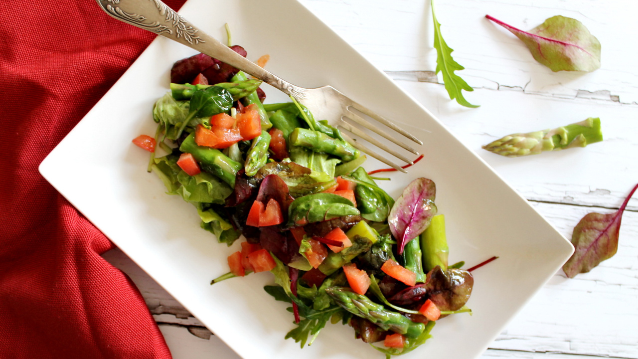 Lauwarmen Spargelsalat mit Tomaten - cs