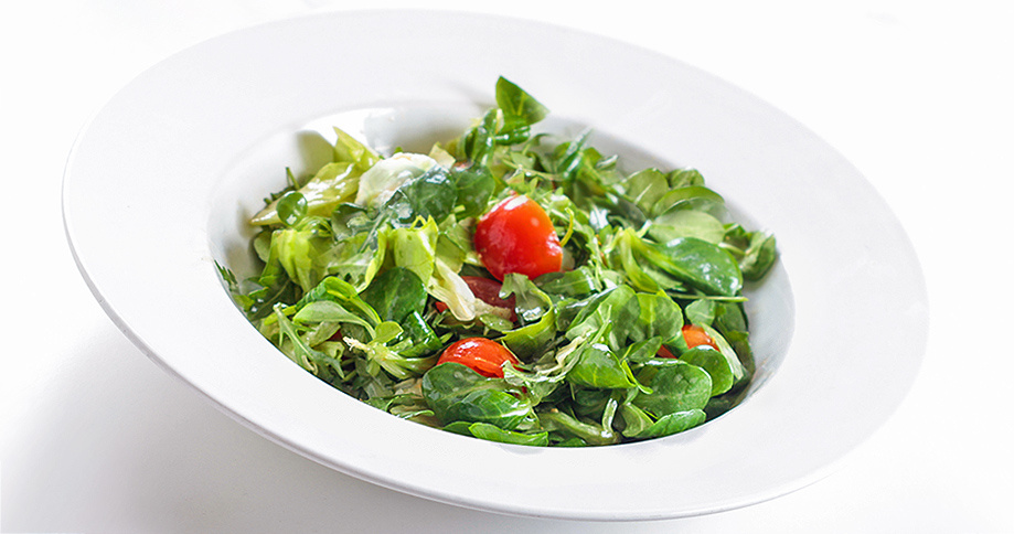 Salat mit Pödör Haselnussöl und Pödör Aprikosenessig - cs