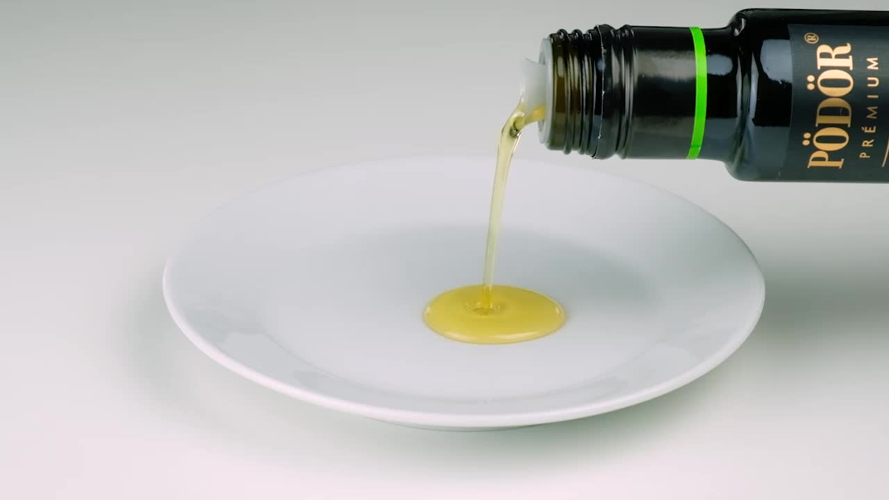 Bio olej z vlašských ořechů za studena lisovaný